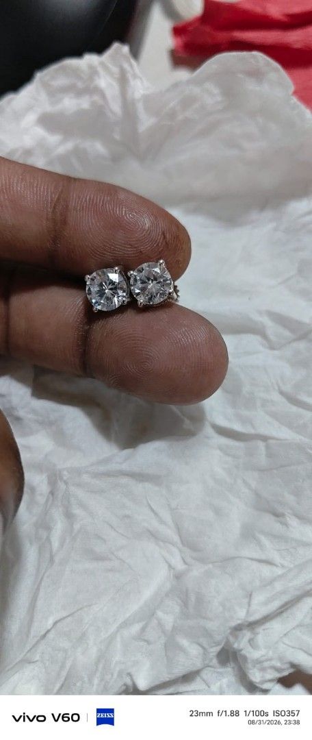 Sparkling Stud Earrings with Screw Backs (Category: Earrings) located in Manila. Submitted by shine_diamond88 (Listing ID 1463310655, Image 1). Description: 2ct stud earrings lab grown diamond 14k gold.