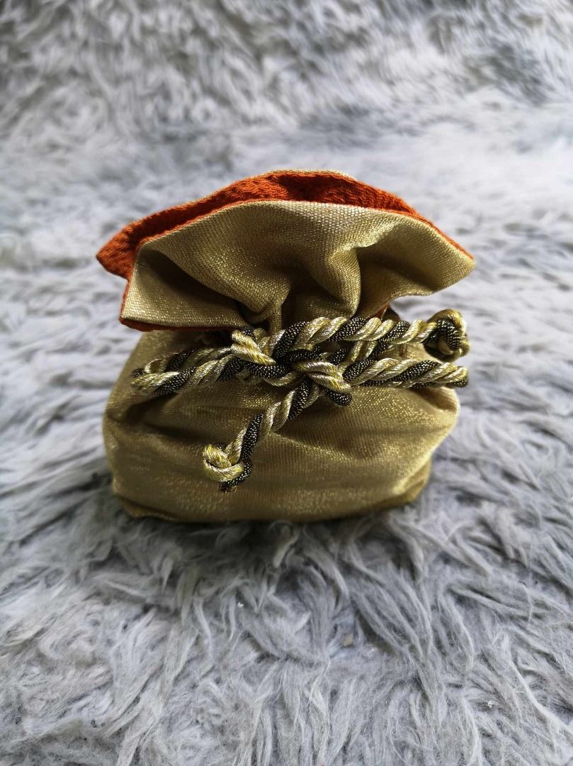 Sparkly Gold Pouch With Braided String (Category: Purses & Pouches) located in Santa Cruz. Submitted by jmy_surplus.2 (Listing ID 1463128062, Image 1). Description: Size ; L- 5.3 W - 5.4 Color ; Gold Type ; Pouch Brand ; No brand Material ; Synthetic Style ; Gold Drawstring Pouch LR 129 JMY 4 Batch #223.