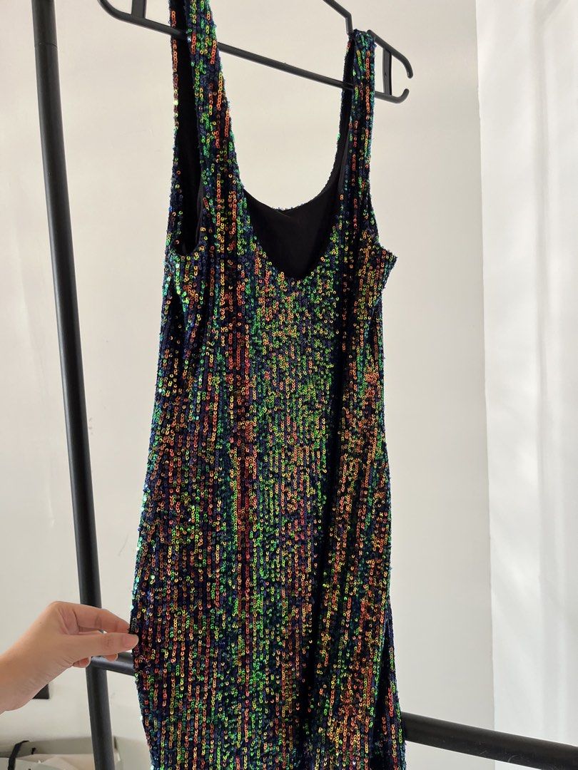 Sparkly Sequin Mini Dress (Category: Dresses) located in Cotabato. Submitted by krystal.archives (Listing ID 1463124748, Image 2). Description: Perfect party dress // worn once// XS-S.