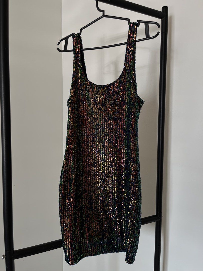 Sparkly Sequin Mini Dress (Category: Dresses) located in Cotabato. Submitted by krystal.archives (Listing ID 1463124748, Image 1). Description: Perfect party dress // worn once// XS-S.