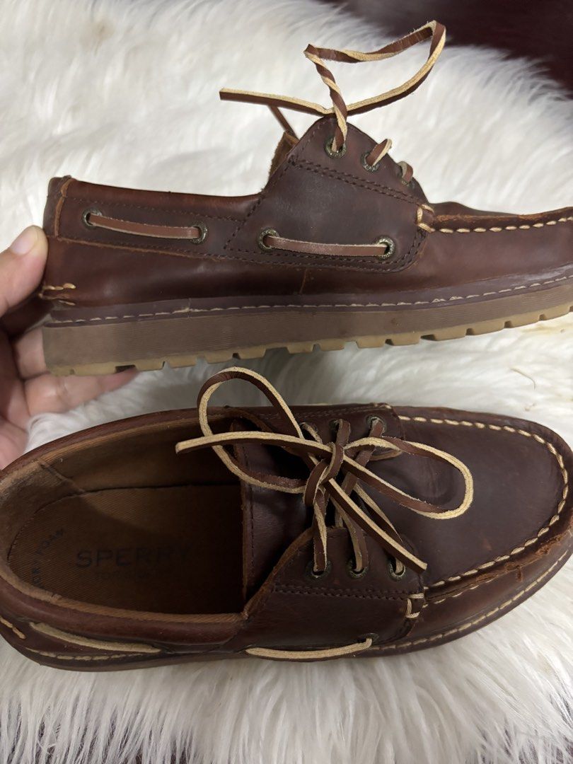 Sperry boys (Category: Babies & Kids Fashion) located in Santa Rosa. Submitted by humpyscloset0730 (Listing ID 1463157567, Image 2). Description: Sperry Twister Lug Boy 👟✨ Size 33.5 / UK 1 Rarely worn — mostly used for church only ⛪️ In excellent used condition! No heel drag, peeling, or any major flaws. Super well-maintained. 🤍 Perfect for your little boy! 😊.