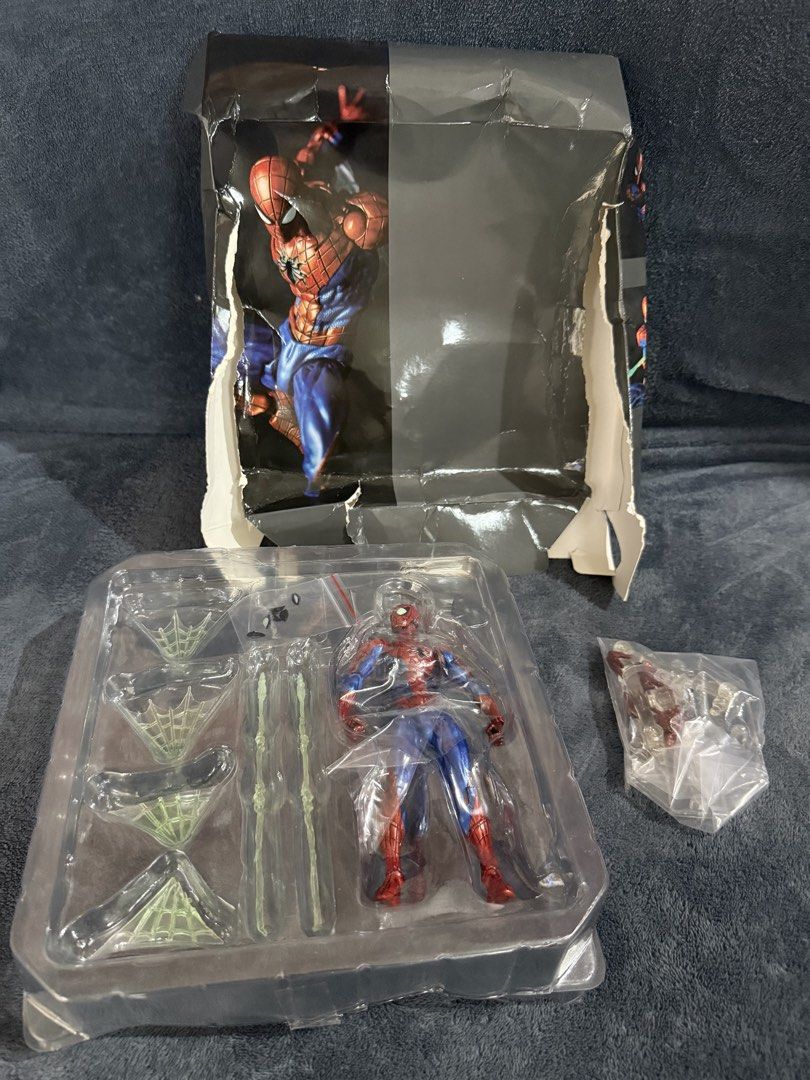 SPIDERMAN ACTION FIGURE (Category: Figurines & Statues) located in San Isidro. Submitted by cosmic.nikks (Listing ID 1463239908, Image 1). Description: FOR SALE BNEW ACTION FIGURE, NASIRA LANG BOX! .