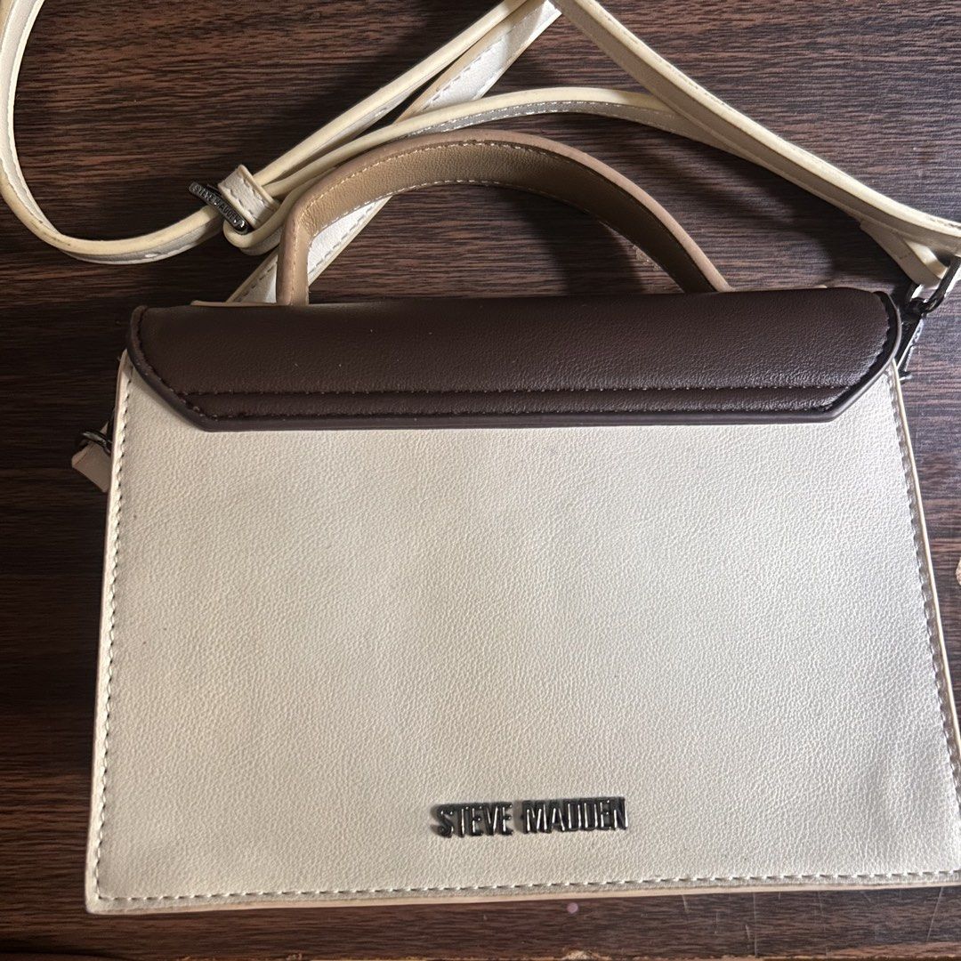 STEEVE Madden bag (Category: Shoulder Bags) located in Mandaluyong City. Submitted by declutterbebe (Listing ID 1463127532, Image 2). Description: .