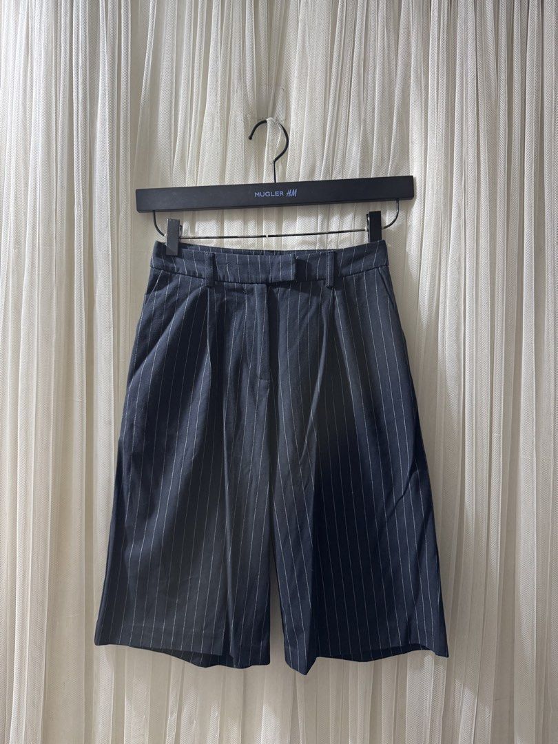 Stradivarius Pinstripe Bermuda Short (Category: Shorts) located in Taguig. Submitted by saintchristian (Listing ID 1463252539, Image 1). Description: .