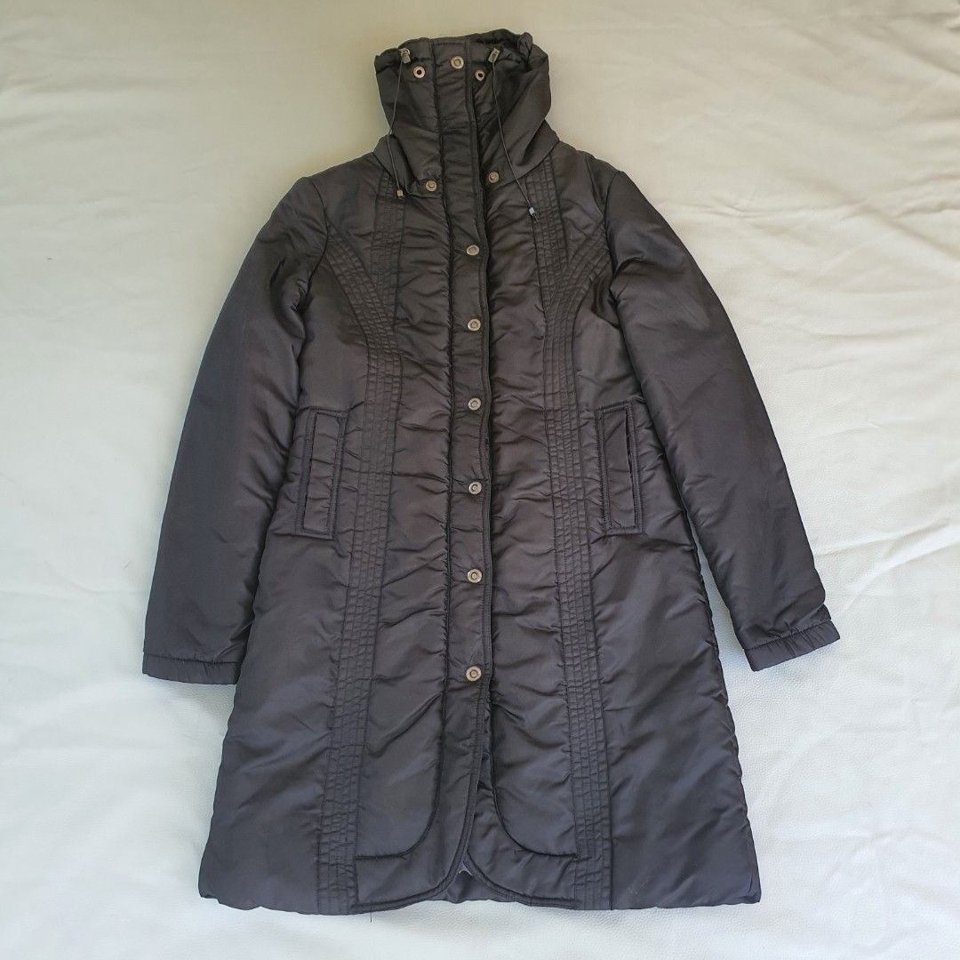 Stradivarius Puffer Trench Jacket Size L (Category: Coats, Jackets and Outerwear) located in Laoag. Submitted by soukay (Listing ID 1463135261, Image 1). Description: - Dark grey puffer jacket from Stradivarius - Size: Large (L) - Features: Zip-up front with snap buttons, turtle neck. - Pockets: Two front pockets - Ideal for: Cooler weather and layering.