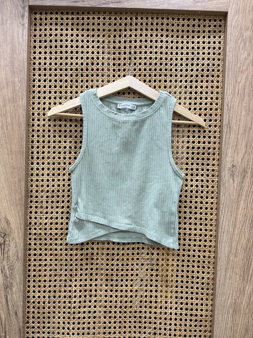 Stradivarius Tank Top (Category: Sleeveless) located in Pasig City. Submitted by jgbeautique (Listing ID 1463247985, Image 1). Description: Only used a few times RFS: doesnt fit me anymore.