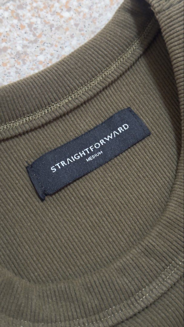 Straightforward Moss Green Aesthete Tank Top (Category: Sleeveless) located in Manila. Submitted by ilovecheesyramen (Listing ID 1463192383, Image 2). Description: 🪩 never been used! quality is good as neww 🪩 rfs: decluttering 🪩 size M.