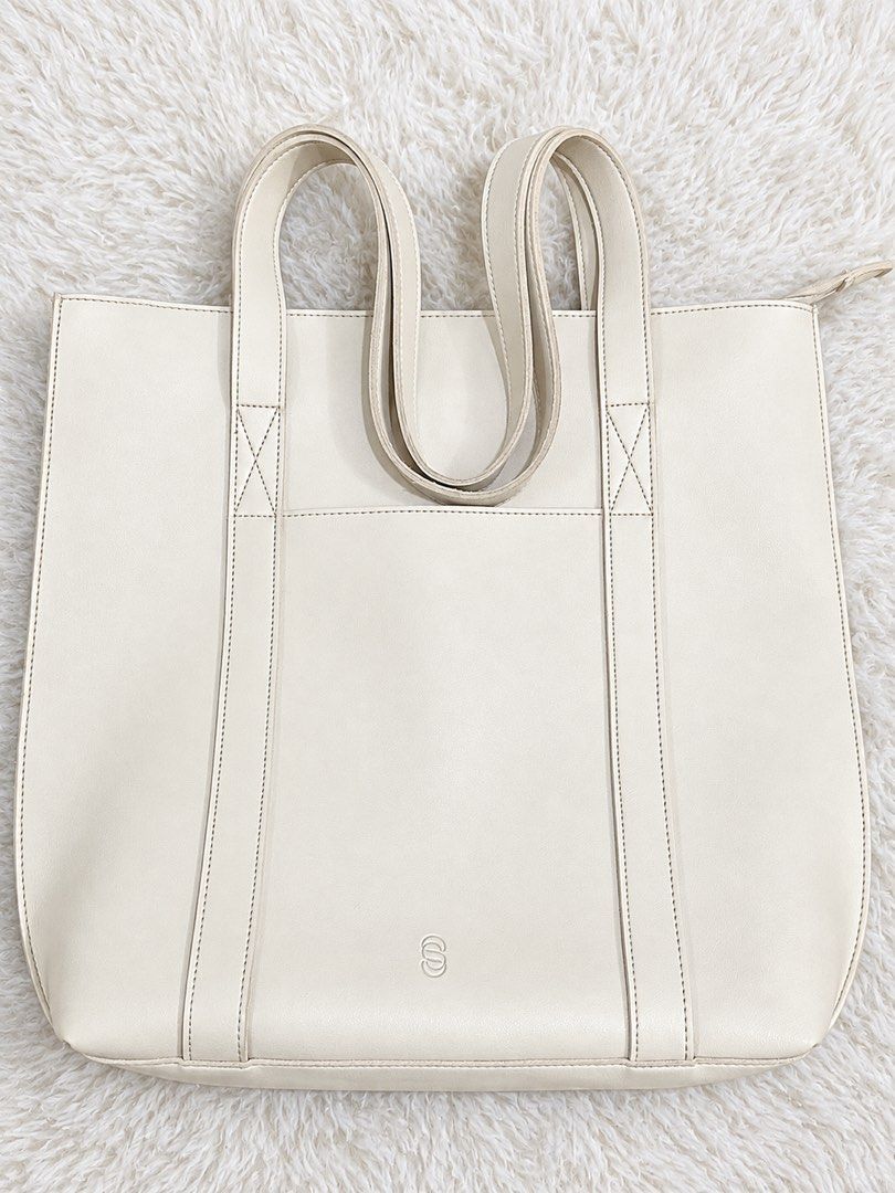 3 Bags As Pack - 1x Tote Bag and 2x Fanny Pack (Category: Luxury Bags & Wallets) located in Mandaluyong City. Submitted by arquitekt (Listing ID 1460074406, Image 1). Description: Take all 3 bags for only ₱650. 1. Authentic Straightforward Laptop Tote Bag - 9/10 condition - fits 14” laptop - vegan leather - cream color - top zipper, internal pocket, external pocket 2. Replica Essentials Fanny Pack - 10/10 condition - used only once as props in a 
