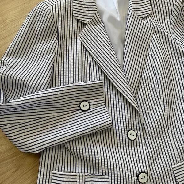 Stripe Pattern Jacket (Category: Coats, Jackets and Outerwear) located in Singapore. Submitted by bunjangpartners (Listing ID 1463316787, Image 2). Description: Selling a stripe pattern jacket. It has a white lining inside and the pockets also have the same pattern. It has two buttons and overall a neat design. If you wish to purchase, you can make a secure payment right away! --[Before You Buy]-- Sourced from Bunjang, Korea's leading recommerce 