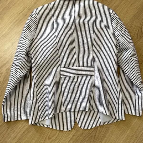 Stripe Pattern Jacket (Category: Coats, Jackets and Outerwear) located in Singapore. Submitted by bunjangpartners (Listing ID 1463316787, Image 4). Description: Selling a stripe pattern jacket. It has a white lining inside and the pockets also have the same pattern. It has two buttons and overall a neat design. If you wish to purchase, you can make a secure payment right away! --[Before You Buy]-- Sourced from Bunjang, Korea's leading recommerce 