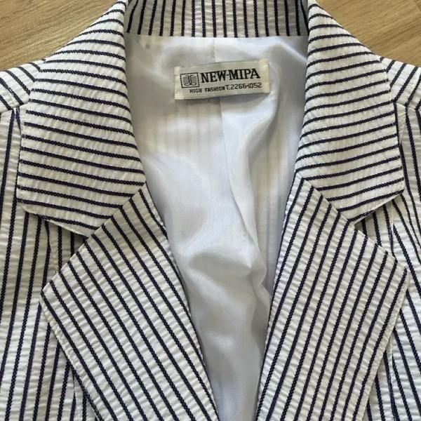 Stripe Pattern Jacket (Category: Coats, Jackets and Outerwear) located in Singapore. Submitted by bunjangpartners (Listing ID 1463316787, Image 3). Description: Selling a stripe pattern jacket. It has a white lining inside and the pockets also have the same pattern. It has two buttons and overall a neat design. If you wish to purchase, you can make a secure payment right away! --[Before You Buy]-- Sourced from Bunjang, Korea's leading recommerce 