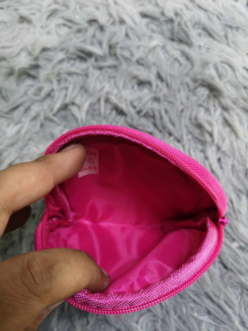 Stripe Pattern Pink Zipper Closure Coin Purse (Category: Purses & Pouches) located in Santa Cruz. Submitted by jmy_surplus.2 (Listing ID 1463244125, Image 2). Description: Size ; L - 4 W - 4.4 Color ; Pink Type ; Purse Brand ; No Brand Material ; Nylon Style ; Pink Zipper Closure Coin Purse LR 129 JMY 4 Batch #223.