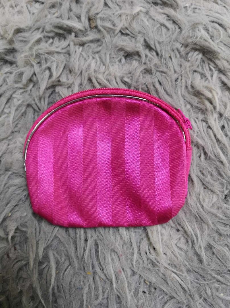 Stripe Pattern Pink Zipper Closure Coin Purse (Category: Purses & Pouches) located in Santa Cruz. Submitted by jmy_surplus.2 (Listing ID 1463244125, Image 1). Description: Size ; L - 4 W - 4.4 Color ; Pink Type ; Purse Brand ; No Brand Material ; Nylon Style ; Pink Zipper Closure Coin Purse LR 129 JMY 4 Batch #223.