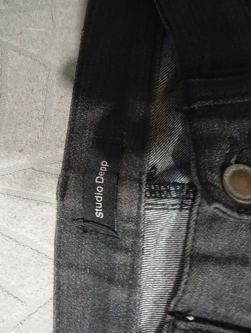 Studio Depp - Black Washed bootcut (Category: Jeans) located in Santa Maria. Submitted by itsmacmacky (Listing ID 1463305050, Image 3). Description: Studio Depp - Black Washed Denim Description: Authentic Studio Depp black denim. Deep washed black with soft, lightweight fabric - presko and comfy, hindi makapal. Classic minimalist design pero quality yung pagkatahi at tela. Perfect pang everyday and easy to style. Yung brand is Studio Depp - known