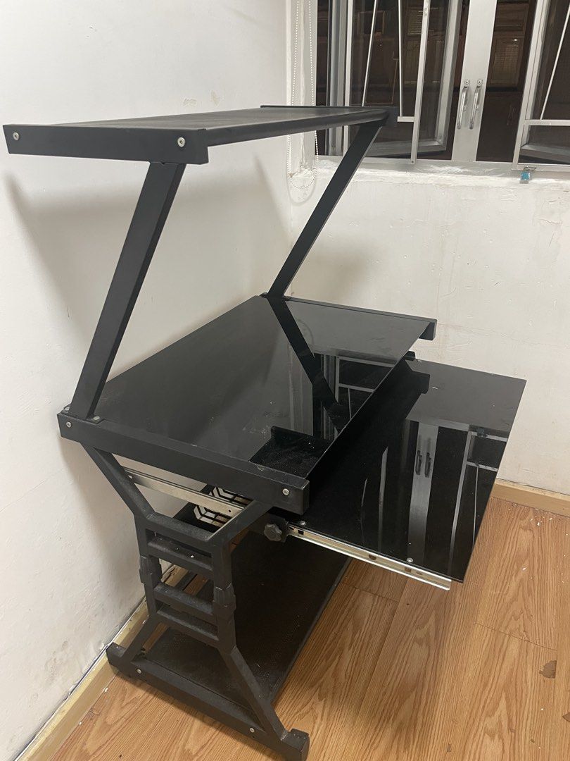 Study table （分類：桌子）位於 Hong Kong。 由 kkk1985 提交（商品編號 1463252150，圖片 1）。簡介： FREE : Collect from Eastern Street , SYP . 3rd floor ( walk up ) 。