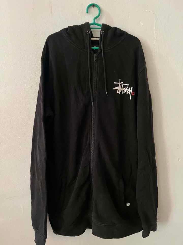 stussy hoddie jacket (Category: Coats, Jackets and Outerwear) located in Caloocan City. Submitted by nhogsmapula-24860 (Listing ID 1463295839, Image 1). Description: stussy hoddie jacket issue minimal crack prints size med to large.