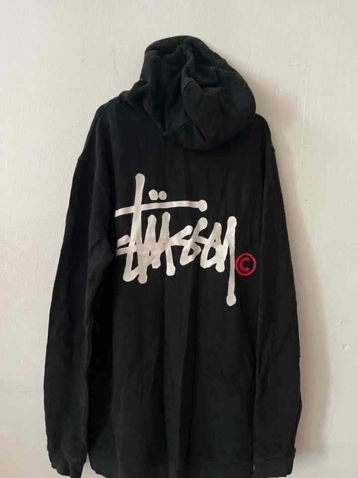 stussy hoddie jacket (Category: Coats, Jackets and Outerwear) located in Caloocan City. Submitted by nhogsmapula-24860 (Listing ID 1463295839, Image 2). Description: stussy hoddie jacket issue minimal crack prints size med to large.