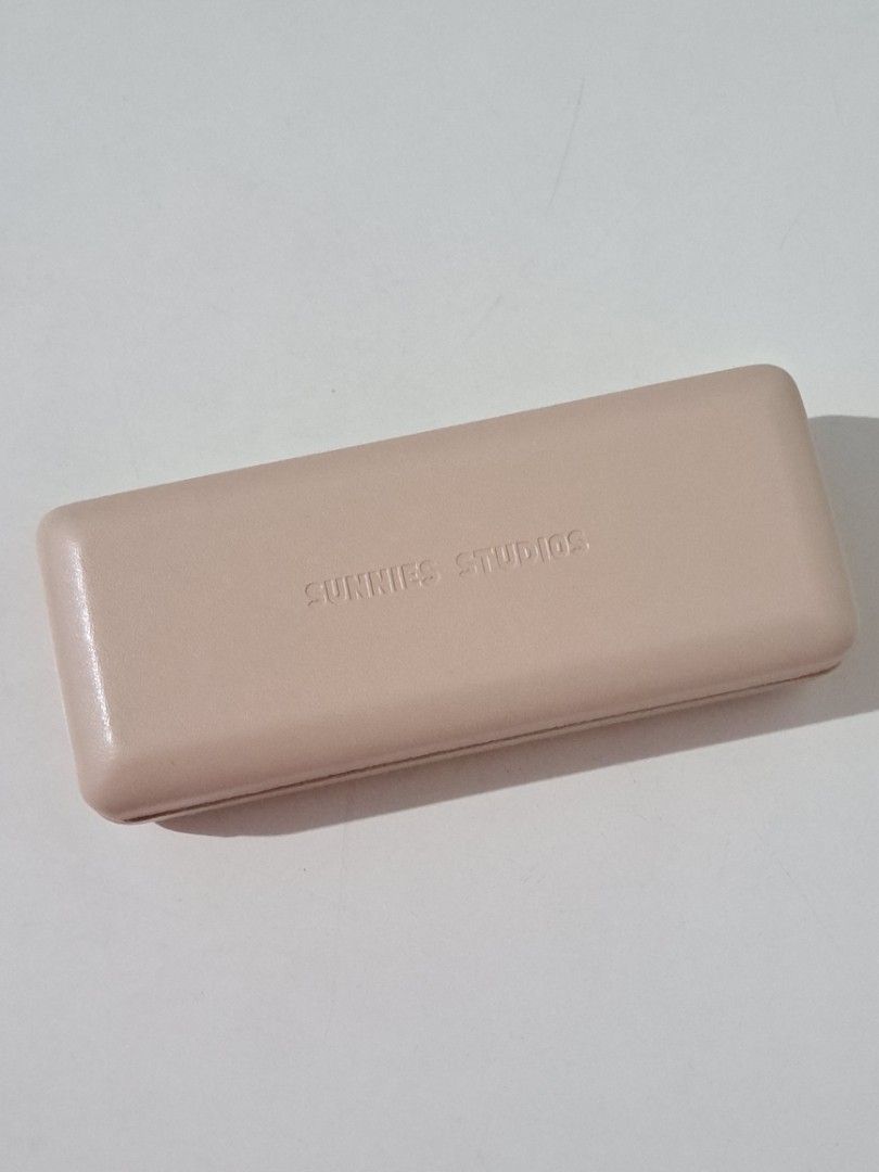 Sunnies Studios Hard Case For Glasses (Category: Sunglasses & Eyewear) located in Taguig. Submitted by authprelovedonlineshop1 (Listing ID 1463267261, Image 1). Description: Sunnies Studios Hard Case For Glasses Brand new! Php148 🍀All items are preloved unless stated as brand new. 🍀Please manage your expectations. Major flaws will be indicated, if any. 🍀Color may vary due to lightning and photography. 🍀Always read the caption for details. 🍀N