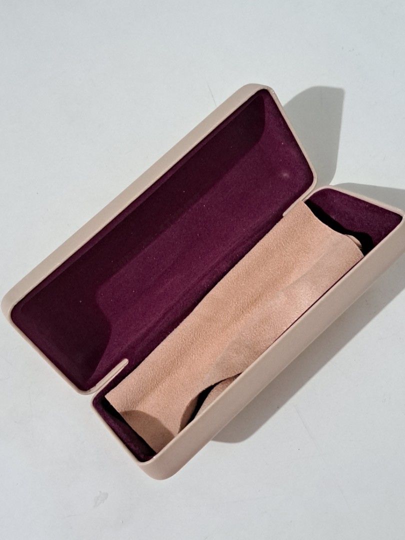 Sunnies Studios Hard Case For Glasses (Category: Sunglasses & Eyewear) located in Taguig. Submitted by authprelovedonlineshop1 (Listing ID 1463267261, Image 3). Description: Sunnies Studios Hard Case For Glasses Brand new! Php148 🍀All items are preloved unless stated as brand new. 🍀Please manage your expectations. Major flaws will be indicated, if any. 🍀Color may vary due to lightning and photography. 🍀Always read the caption for details. 🍀N