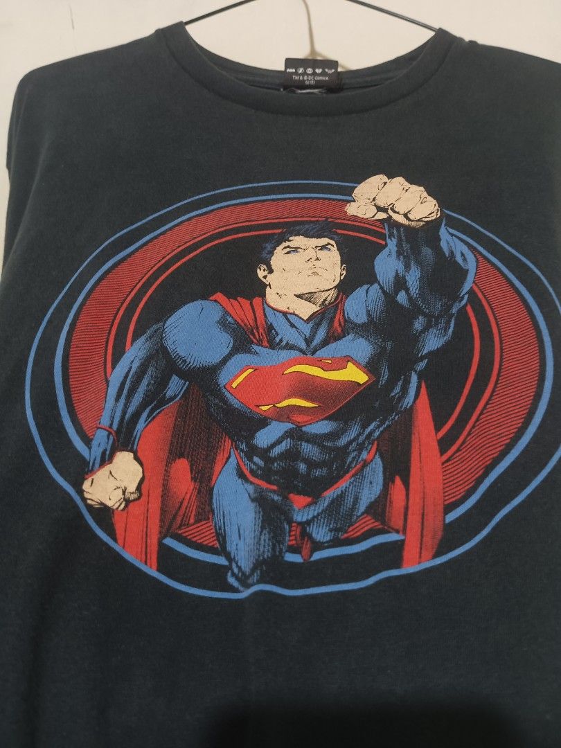 Super Man Justice League (Category: Activewear) located in Cebu City. Submitted by nooffense (Listing ID 1463225378, Image 2). Description: DC COMICS 2015 SUPER MAN JUSTICE LEAGUE ON TAG Size:M-L(20X28) Issue: HAIRLINES,FADINGS Price:500+SF Pm for more details Cebu City 📍.
