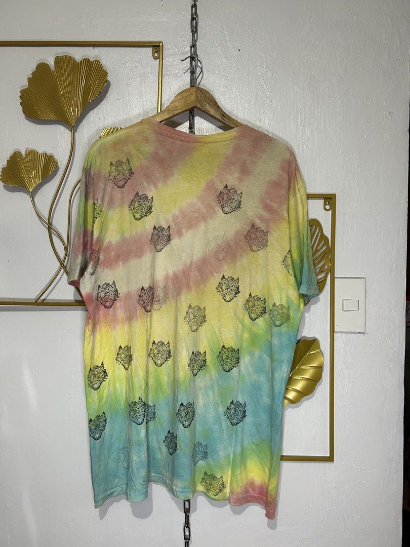 Supreme Morph Tee (Category: Tshirts & Polo Shirts ) located in Manila. Submitted by rsttpld (Listing ID 1463274860, Image 2). Description: - Eye-catching Supreme tie-dye tee - Vibrant spiral pattern on the front with Supreme logo - Repeating graphic print on the back - Crafted from 100% pre-shrunk cotton - Ideal for casual and everyday wear - Minimal issue on print and need wash .