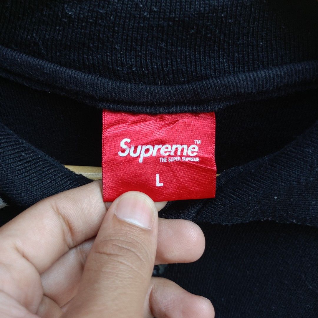 SUPREME POLO SHIRT (Category: Tshirts & Polo Shirts ) located in Koronadal. Submitted by thriflex.29 (Listing ID 1463272807, Image 3). Description: SUPREME POLO SHIRT BLACK Size: Small Measurements: Width 18.5 Length 26 Condition: 9/10 - Excellent Colorate: 9.5/10 Issue: Print sa likod ng collar Mine: 300.