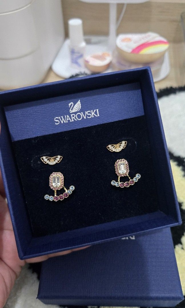 Swarovski Earrings (Category: Earrings) located in Agoncillo. Submitted by ariannacvii (Listing ID 1463195408, Image 2). Description: ✨ Swarovski Earrings ✨ Selling these elegant Swarovski earrings as part of my jewelry decluttering. ✨ Brand: Swarovski ✨ Type: Earrings ✨ Condition: Pre-owned ✨ Style: Elegant and timeless 💰 Price: ₱1200 🚚 Shipping fee is NOT included and will be paid by the buyer. 📦 📸 Please see all photos for the exact design