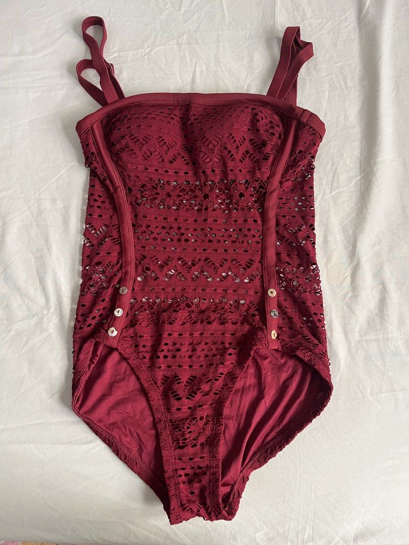 Swimsuit (Medium) (Category: Bikinis & Swimsuits) located in Quezon City. Submitted by samirosie0329 (Listing ID 1463252730, Image 1). Description: .