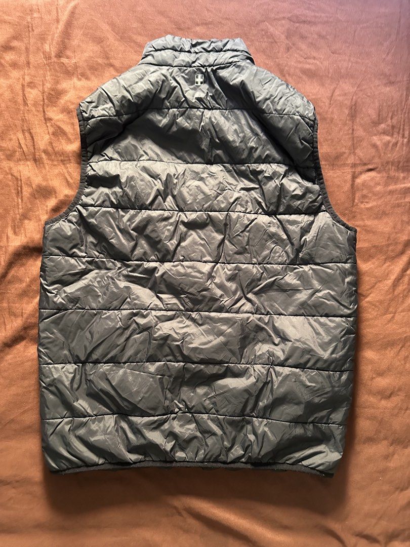 Swiss Tech Vest Puffer Long Black (Category: Vests) located in Las Pinas. Submitted by jananavarr15760 (Listing ID 1463272047, Image 3). Description: Swiss Tech Vest Puffer Long Black Price: ₱400 Size: M Length - 29 inch Width - 21 inch Shoulder Width - 16 inch.