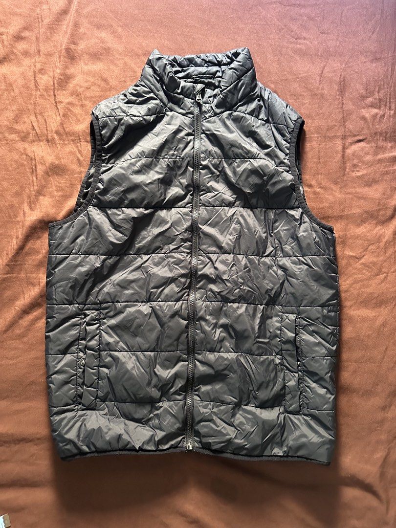 Swiss Tech Vest Puffer Long Black (Category: Vests) located in Las Pinas. Submitted by jananavarr15760 (Listing ID 1463272047, Image 1). Description: Swiss Tech Vest Puffer Long Black Price: ₱400 Size: M Length - 29 inch Width - 21 inch Shoulder Width - 16 inch.