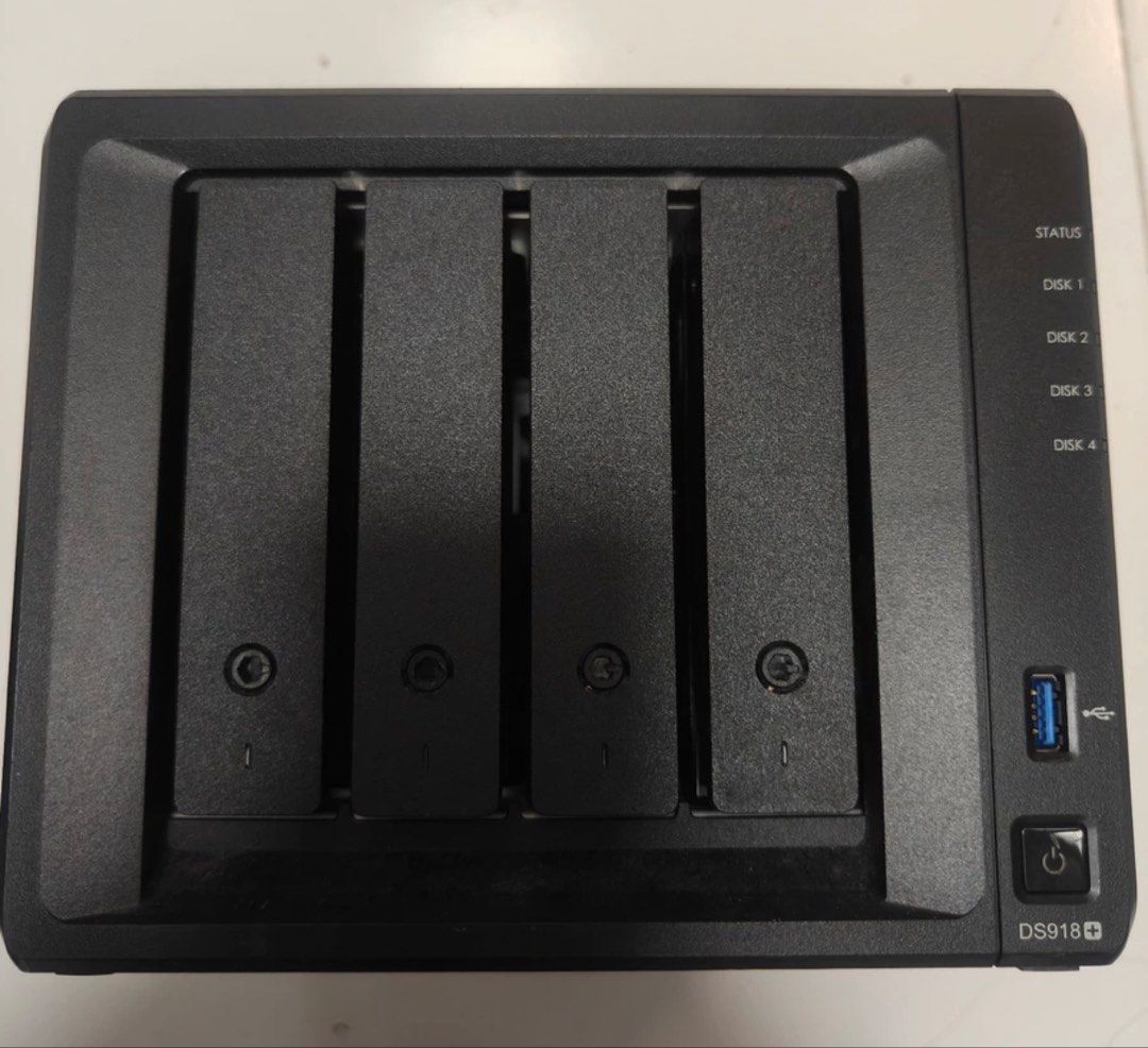 Synology DS918+ NAS 網絡儲存伺服器 （分類：硬碟及儲存器）位於 Hong Kong。 由 sofiajei 提交（商品編號 1463187720，圖片 2）。簡介： Synology DS918+ NAS 網絡儲存伺服器，4-bay設計。支援M.2 SSD作為系統快取。有包裝盒，火牛配件。