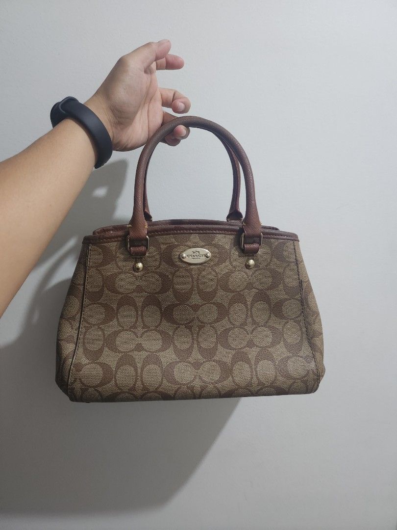 BUNDLE 3,300 FREE SF (Category: Shoulder Bags) located in Quezon City. Submitted by coachgirlie (Listing ID 1463255176, Image 1). Description: Original coach margot no sling and coach file ellie from Japan. bundle 3,500 free shipping.