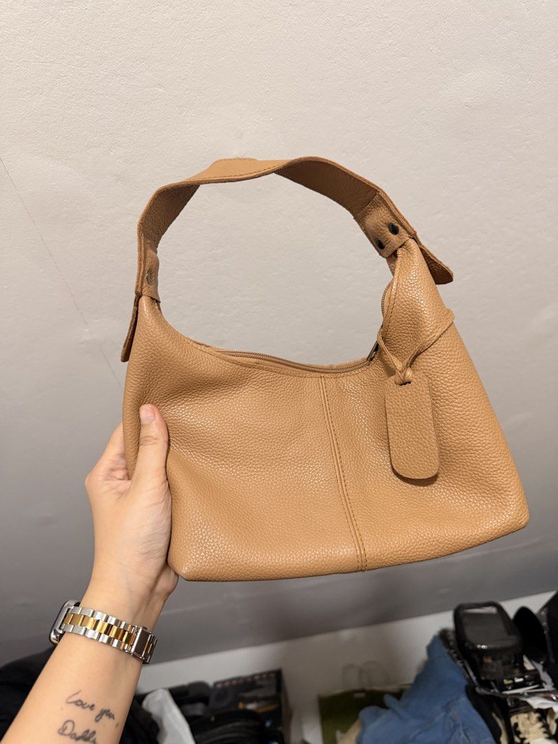 Tan Leather Shoulder Bag (Category: Shoulder Bags) located in Santa Rosa. Submitted by hello2ndhandlove (Listing ID 1463142282, Image 1). Description: - Cute tan shoulder bag - Pebbled leather texture - Zipper closure - Small leather tag attached - Great for everyday use - Fits essentials Genuine leather.