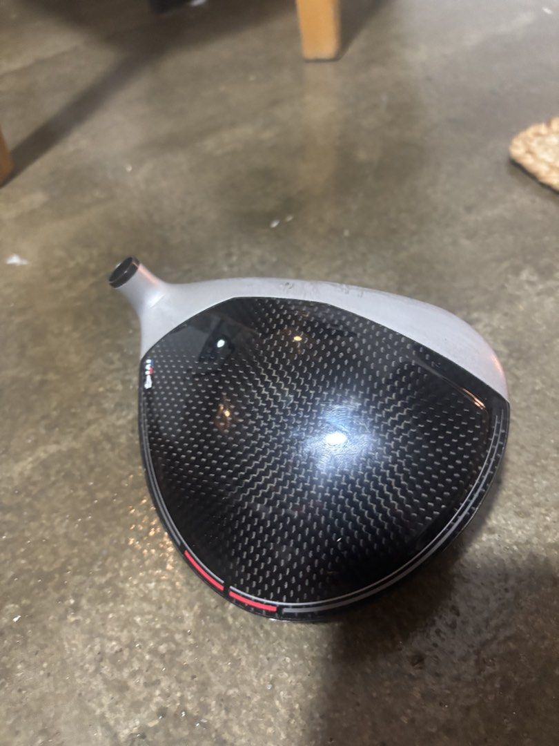 TaylorMade M4 Driver Head (Category: Golf) located in Pasig City. Submitted by odlop (Listing ID 1463325176, Image 1). Description: TaylorMade M4 Driver Head Loft: 10.5 degrees adjustable Right-handed With scuffs and scratches from play. See pic for paint condition With original head cover Sold As Is.