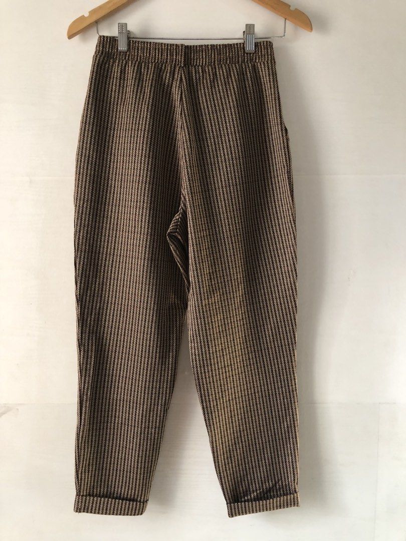Terranova Houndstooth Trousers XS (Category: Other Bottoms) located in Pasig City. Submitted by zentushia49 (Listing ID 1463291291, Image 3). Description: Good as new XS Made in Bangladesh Polyester Waistline HW 26” waistline is garterized Hips 34” Length 34”.
