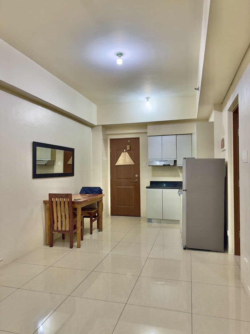 THE BEACON FOR RENT (Category: Apartments & Condos) located in Makati City. Submitted by vjlingatong07 (Listing ID 1463167320, Image 2). Description: The Beacon, Makati 📍Arnaiz Ave corner Chino Roces Ave., Makati Phils. 1 Bedroom Unit, No Parking Slot Inside Unit: 2 Aircons (Window Type) 1 Refrigerator Electric Gas Stove 2 Cabinets 1 Bed 1 Dining Table Tv Console 1 Sofa Heater 28K only message me!! 2+1 & 11 pdc.