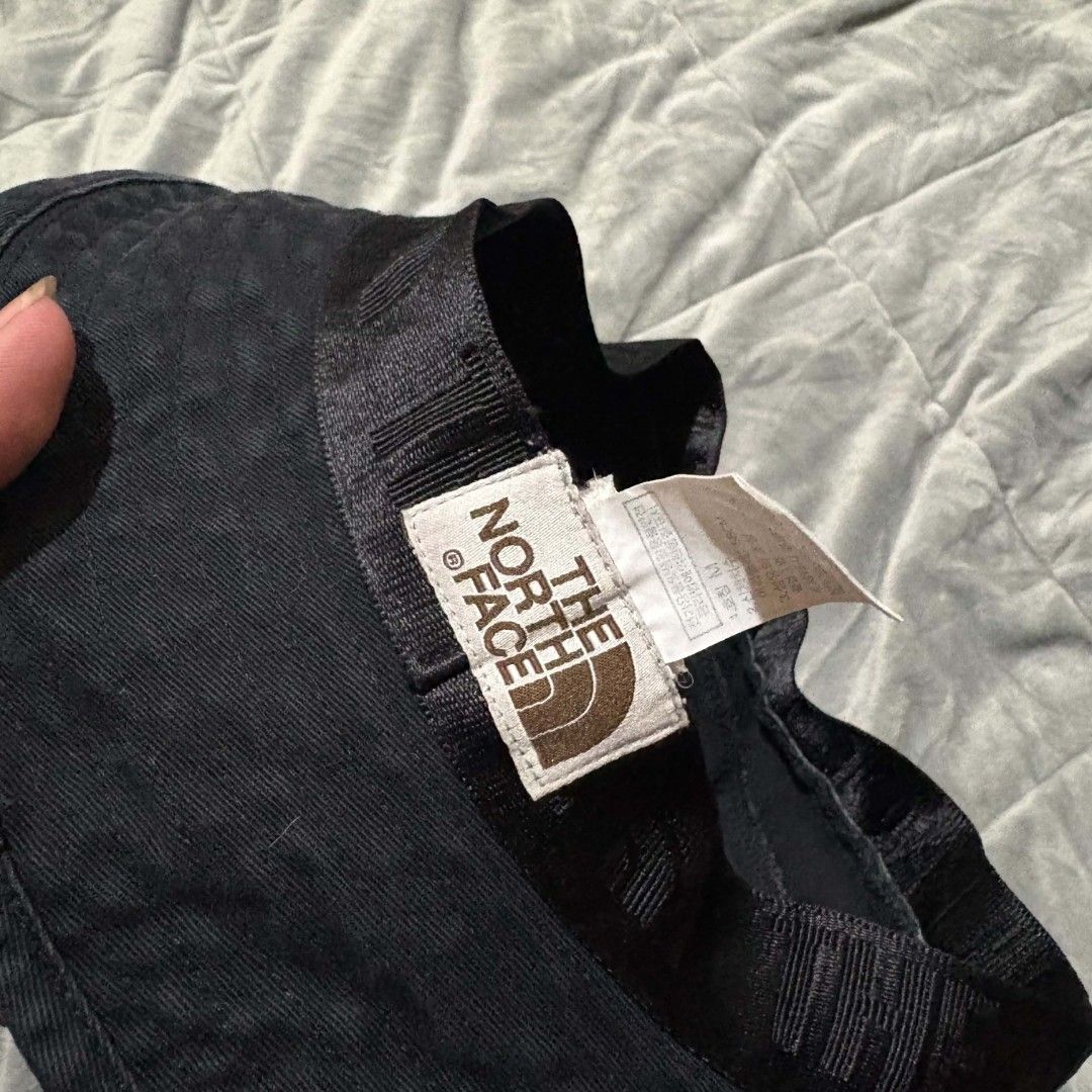 The North Face Black Bucket Hat (Category: Caps & Hats) located in Carmen. Submitted by ar_thrift00 (Listing ID 1463269609, Image 3). Description: - Classic black bucket hat - Brand: The North Face - Material: Durable - Features: Iconic TNF logo on front - Style: Streetwear, sun protection - Fit: Comfortable, one size fits most.