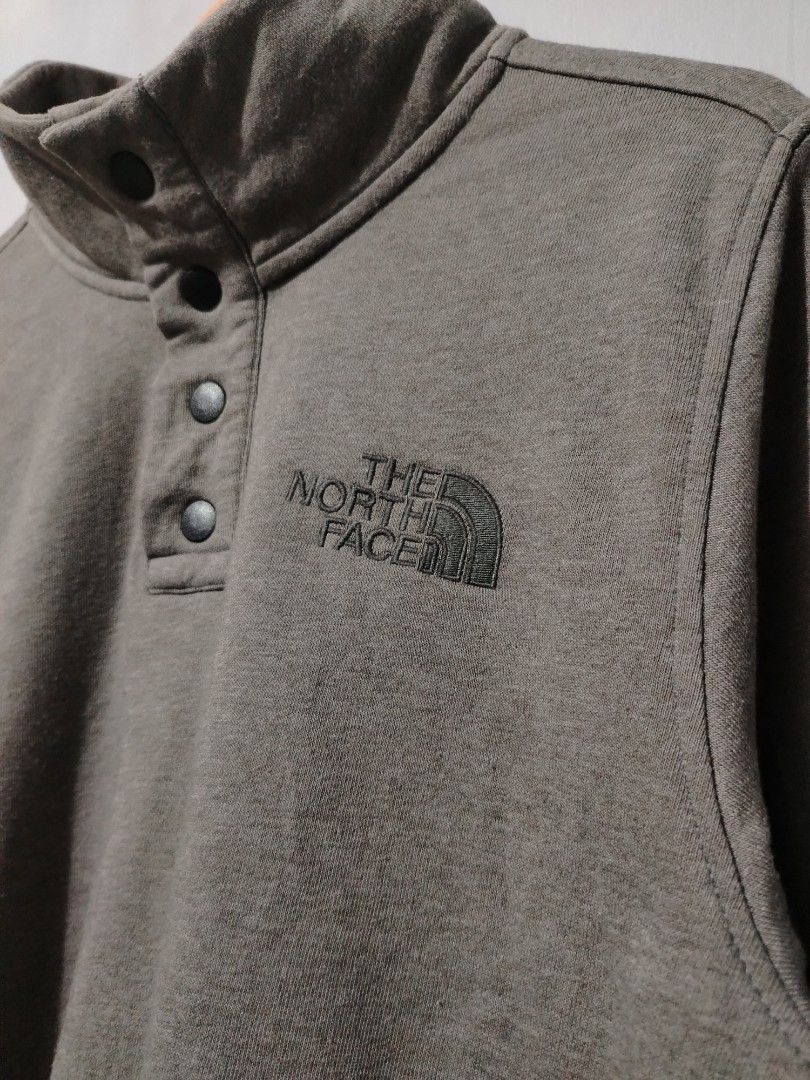 The North Face Fleece jacket (Category: Coats, Jackets and Outerwear) located in Bocaue. Submitted by adrianberi35876 (Listing ID 1463303856, Image 3). Description: The North Face Width:22.5 Length:27 Good Condition Issue:minimal sunfade not noticeable or d naman gano pansinin.