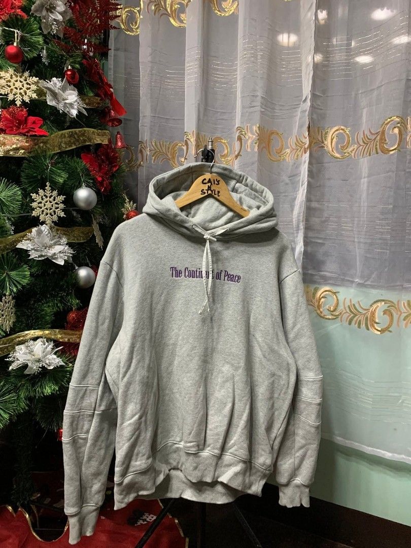 The north face heavy weight (Category: Coats, Jackets and Outerwear) located in Lianga. Submitted by legitseller12345678 (Listing ID 1463159647, Image 1). Description: Tnf oversized hoodie Heavy cotton Excellent large on tag Dimes 24x27 With minimal yellow stain, need wash Solid Mine 400 plus sf.