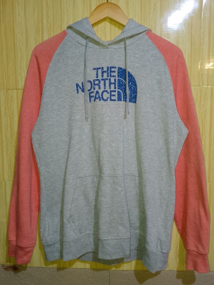 THE NORTH FACE HOODIE JACKET (Category: Activewear) located in Saint Bernard. Submitted by j0h_mhongg (Listing ID 1463150809, Image 1). Description: DIMES: 22 × 28 GOOD CONDITION AS NEW NO ISSUE.