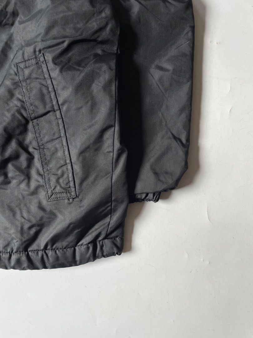 THE NORTH FACE lightweight zip-up windbreaker jacket (Category: Coats, Jackets and Outerwear) located in Baguio. Submitted by chronicles_cache (Listing ID 1463269662, Image 2). Description: Condition: Great Size tagged: L Width: 25 Length: 29 Shoulder: 23 Sleeve: 22.5.