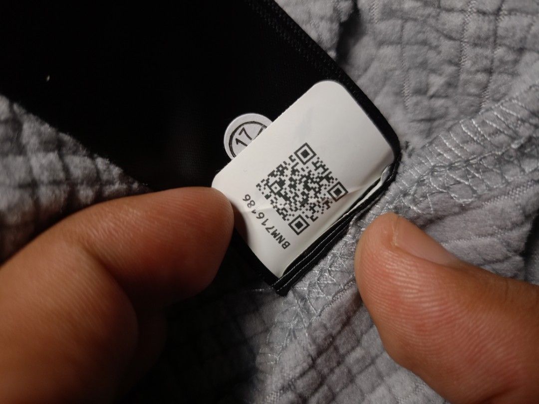 The North Face Men's 1/4 Zip Grid Fleece Pullover (Light Grey) (Category: Coats, Jackets and Outerwear) located in Dinalupihan. Submitted by ronthrifthings (Listing ID 1463146996, Image 3). Description: Authentic The North Face (TNF) 1/4 Zip Technical Pullover *Color: Light Heather Grey with an embroidered black TNF logo on the left chest and back right shoulder. *Material: High-performance grid fleece lining (waffle matrix pattern), ultra-breath