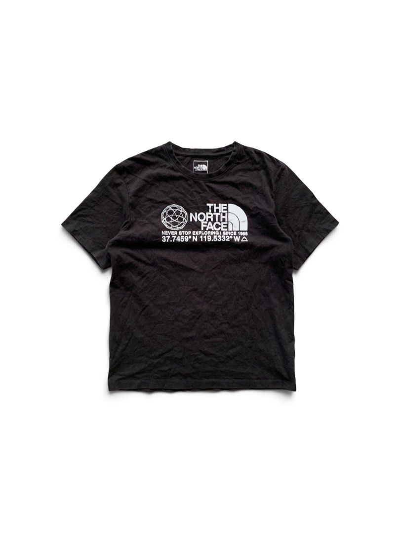 The North Face Men’s Coordinates Graphic Tee (Category: Tshirts & Polo Shirts ) located in Calamba. Submitted by tobs.thriftz (Listing ID 1463253507, Image 1). Description: Size Men - S/M on Tag Size Women - M/L on Tag Dimes - 20 x 26 Great Condition Color Rate - 8.9/10 No Issue Authentic/Legit All items are 100% thrifted / pre-loved and may show normal signs of wear due to previous use and age. Please manage your expectations before purchasing. 
