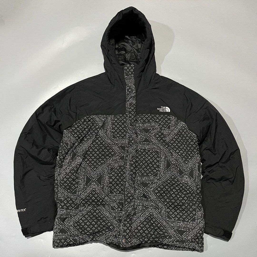 The North Face Novelty Dot Shot Puffer Jacket (Category: Coats, Jackets and Outerwear) located in Manila. Submitted by tnerb_buynsell1 (Listing ID 1463266854, Image 1). Description: Medium on tag As new condition Color rate 9.5/10 No issues.