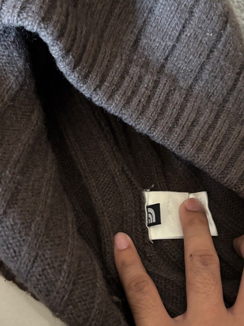 The North Face Ribbed Knit Sweater (Category: Coats, Jackets and Outerwear) located in Quezon City. Submitted by ginoongpablo (Listing ID 1463168022, Image 3). Description: - Cozy ribbed knit sweater from The North Face - Classic crew neck design - Signature logo patch on the sleeve - Ideal for layering or wearing solo - Comfortable and stylish.
