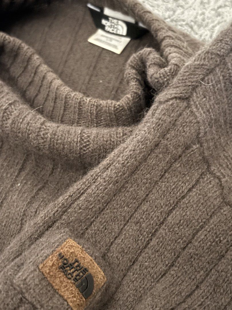 The North Face Ribbed Knit Sweater (Category: Coats, Jackets and Outerwear) located in Quezon City. Submitted by ginoongpablo (Listing ID 1463168022, Image 1). Description: - Cozy ribbed knit sweater from The North Face - Classic crew neck design - Signature logo patch on the sleeve - Ideal for layering or wearing solo - Comfortable and stylish.