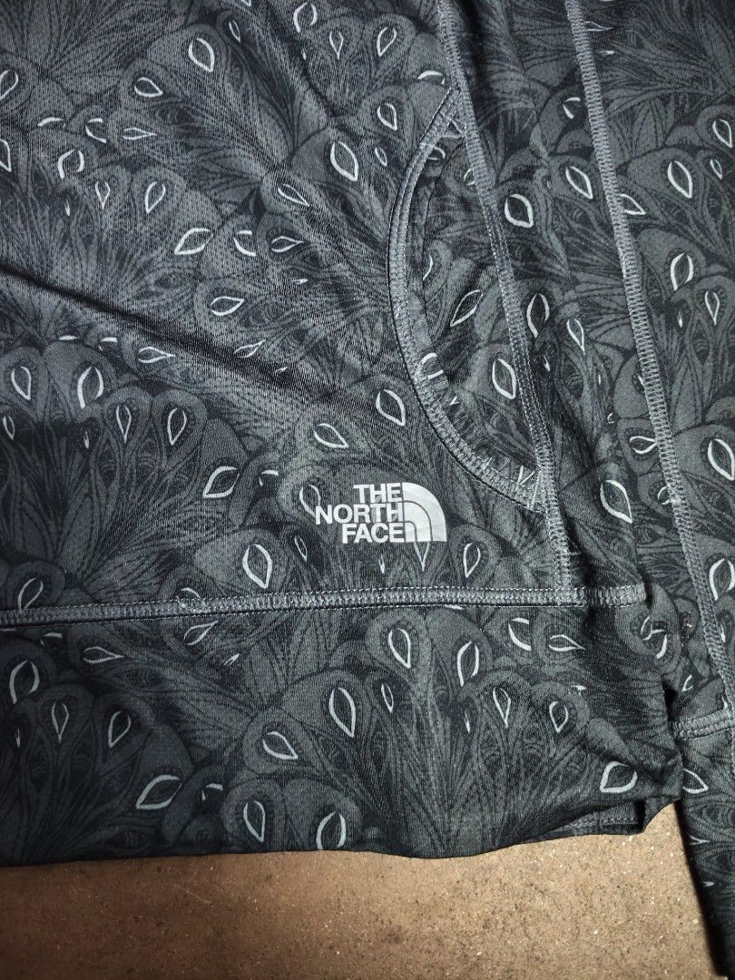 THE NORTH FACE RUNNING DRIFIT JACKET (Category: Coats, Jackets and Outerwear) located in Caloocan City. Submitted by rylthrft (Listing ID 1463176600, Image 2). Description: 350 + sf size small no issue.