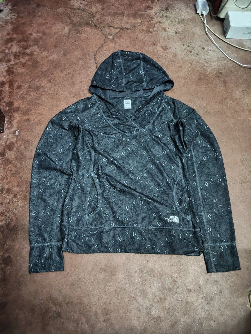 THE NORTH FACE RUNNING DRIFIT JACKET (Category: Coats, Jackets and Outerwear) located in Caloocan City. Submitted by rylthrft (Listing ID 1463176600, Image 1). Description: 350 + sf size small no issue.