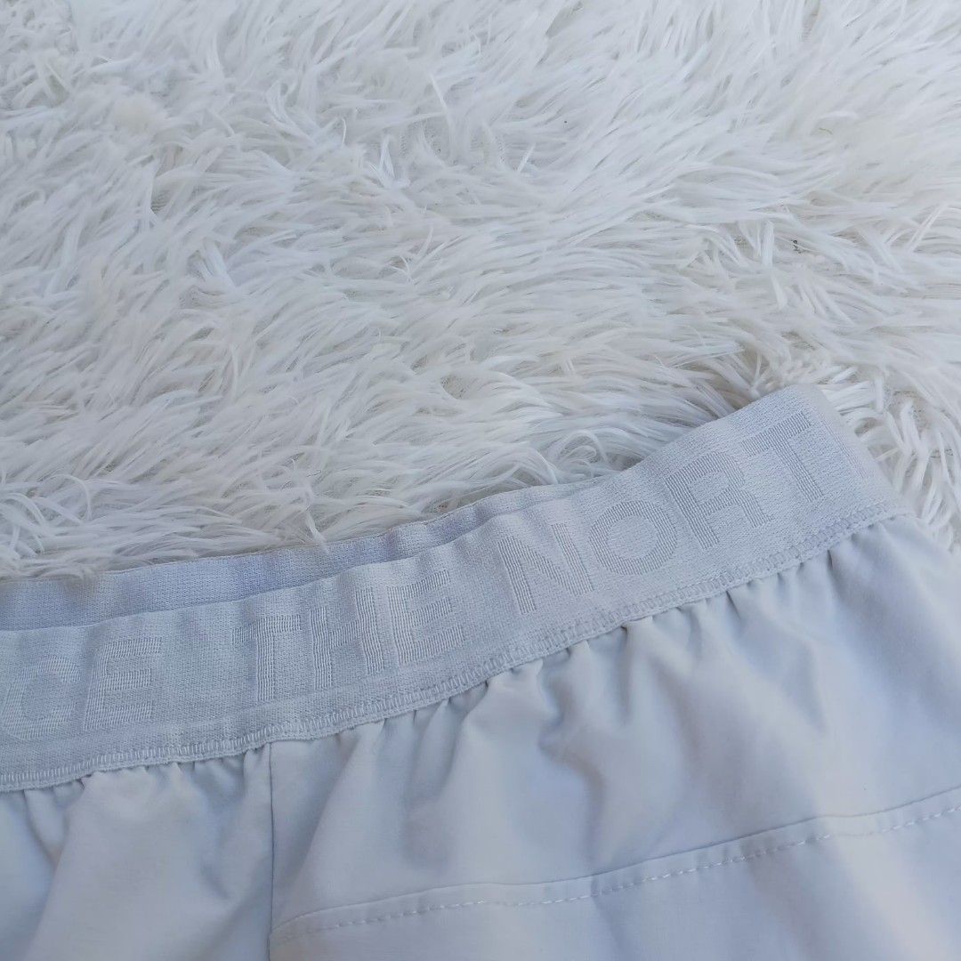 The North Face Shorts Light Grey unisex (Category: Shorts) located in Gattaran. Submitted by thrift_wiseph (Listing ID 1463200522, Image 3). Description: - Brand: The North Face - Color: Light Grey - Features: Elastic waistband with logo detail, side zippered pocket - Ideal for: Workouts, casual wear - Material: Comfortable and lightweight.