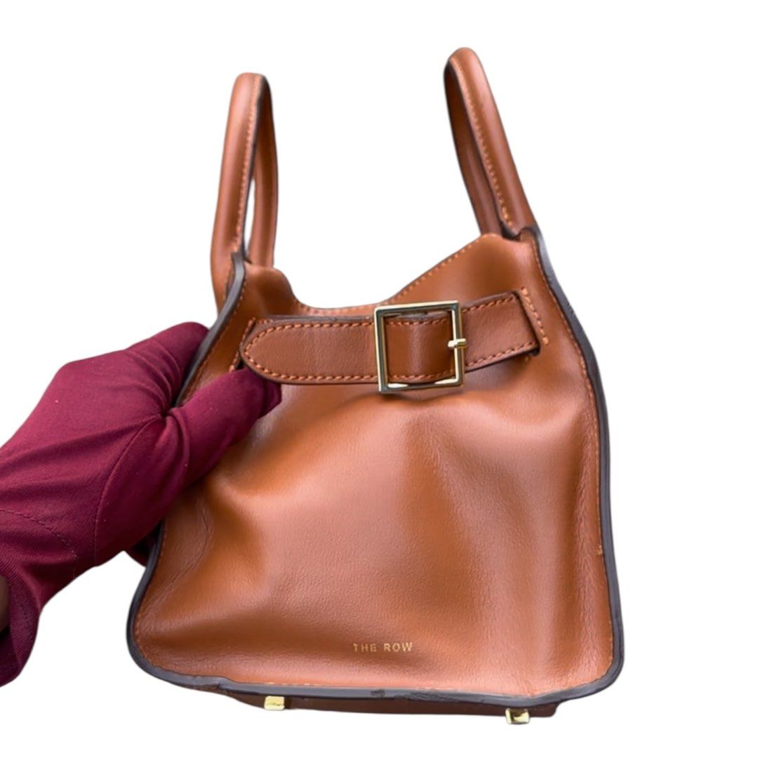 THE ROW Handbag (Category: Tote Bags) located in San Fabian. Submitted by rei_aniels (Listing ID 1463126709, Image 2). Description: The R0W Made in Italy Genuine leather Handbag only Excellent Condition My kaunting kurot sa rubber lining Brown Semi med. size .